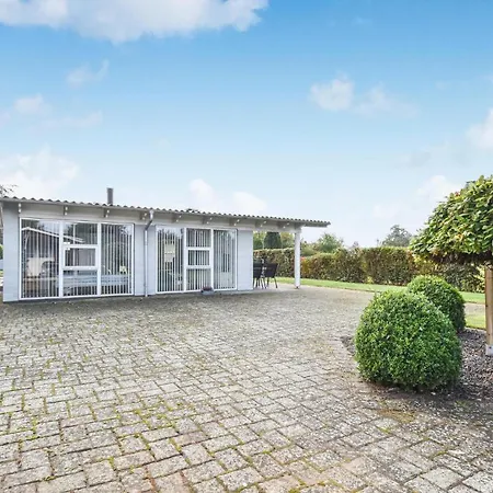 Four Bedroom Holiday In Hébergement de vacances Otterup